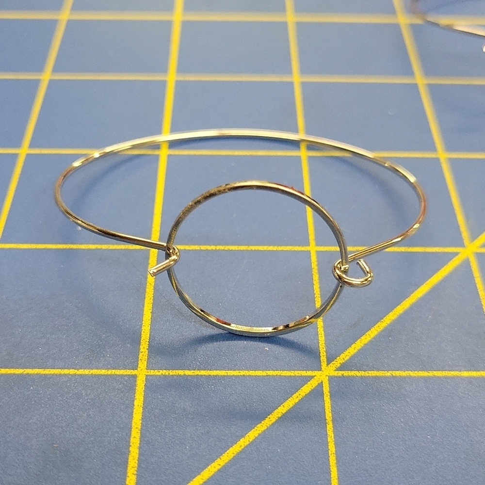 Silver Tone Circle Bracelet 5"